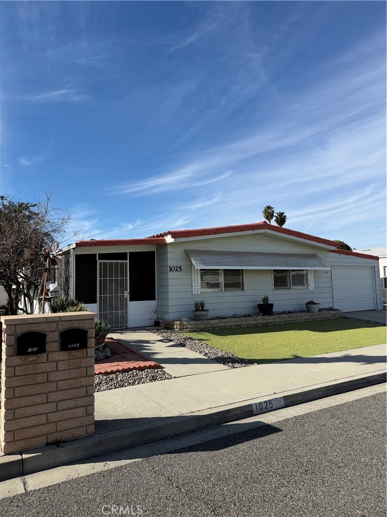 1025 S Lyon, Hemet, CA 92543 — photo 1