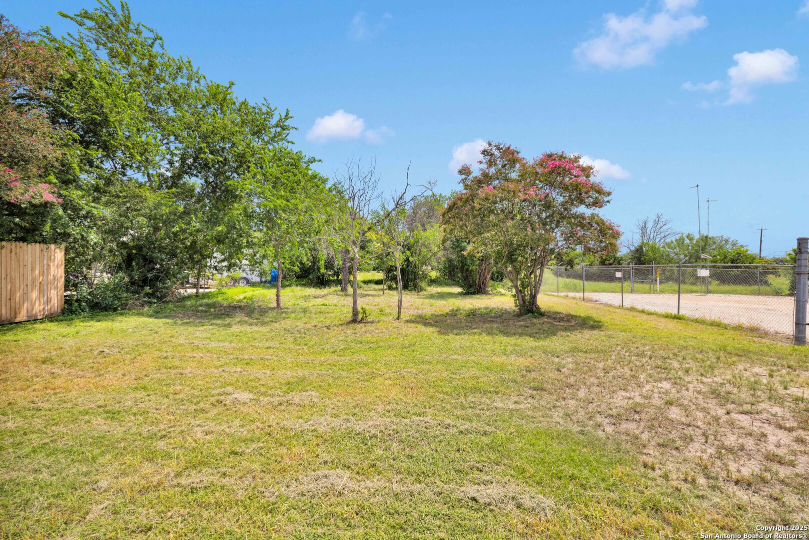 312 Toepperwein, , 78109 — photo 1