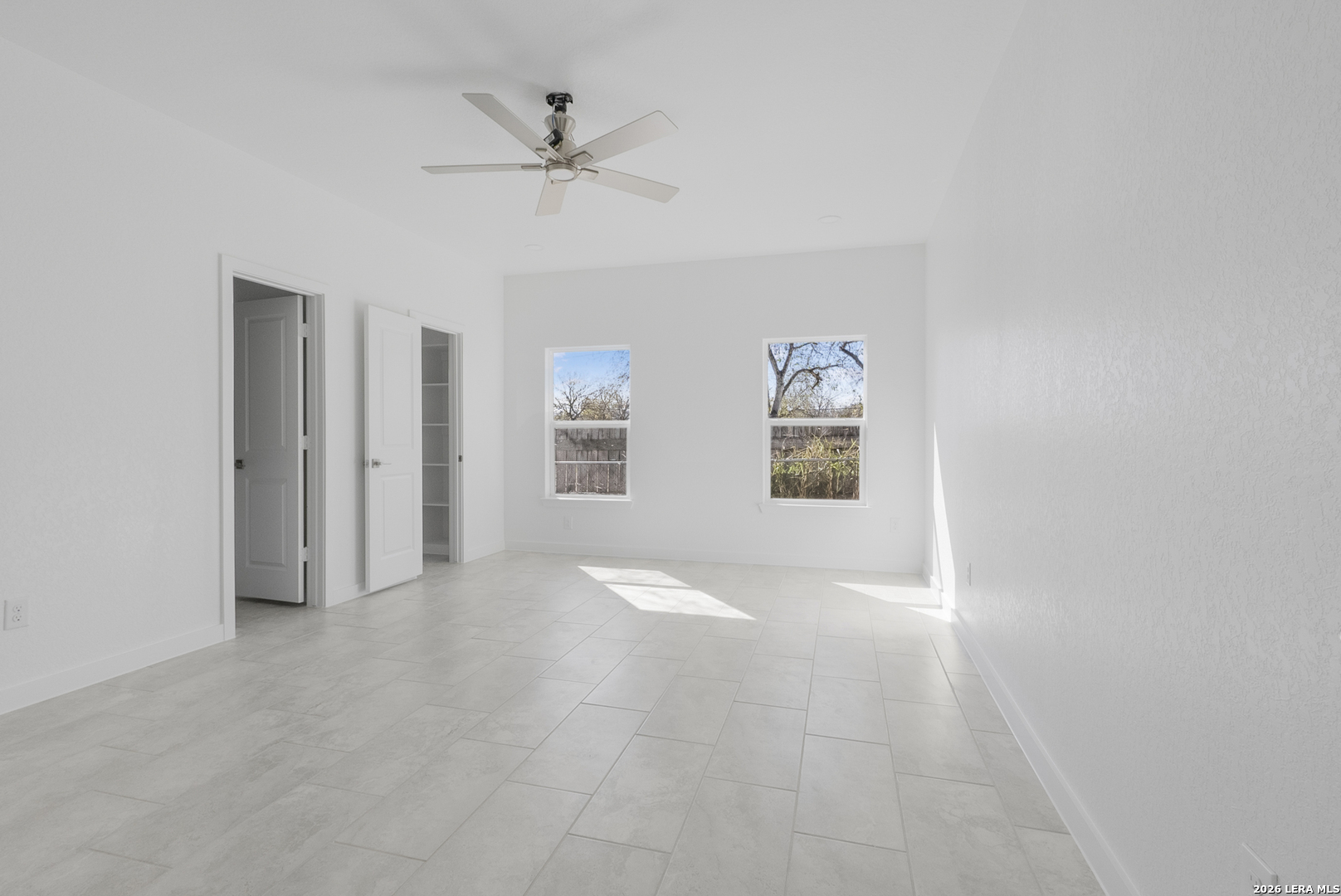 804 Peach, ,  78026 — photo 1