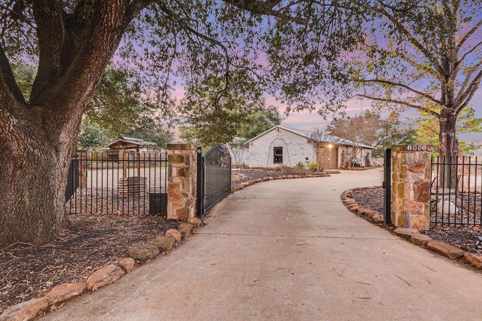 1005 Colorado, Smithville, TX 78957 — photo 1