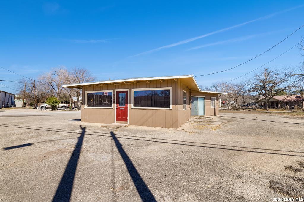 518 Junction, Kerrville, TX 78028 — photo 1
