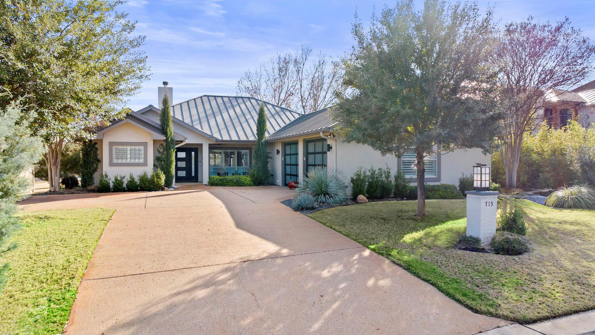 715 Mountain Leather, Horseshoe Bay, TX 78657 — photo 1
