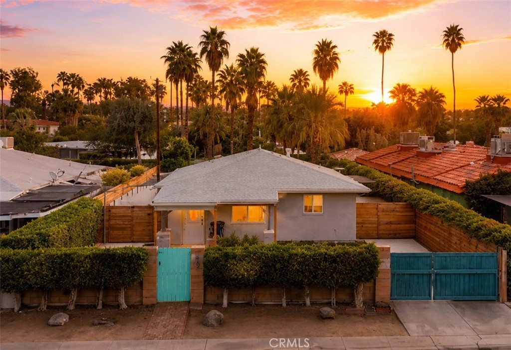 640 S Calle Palo Fierro, Palm Springs, CA 92264 — photo 1