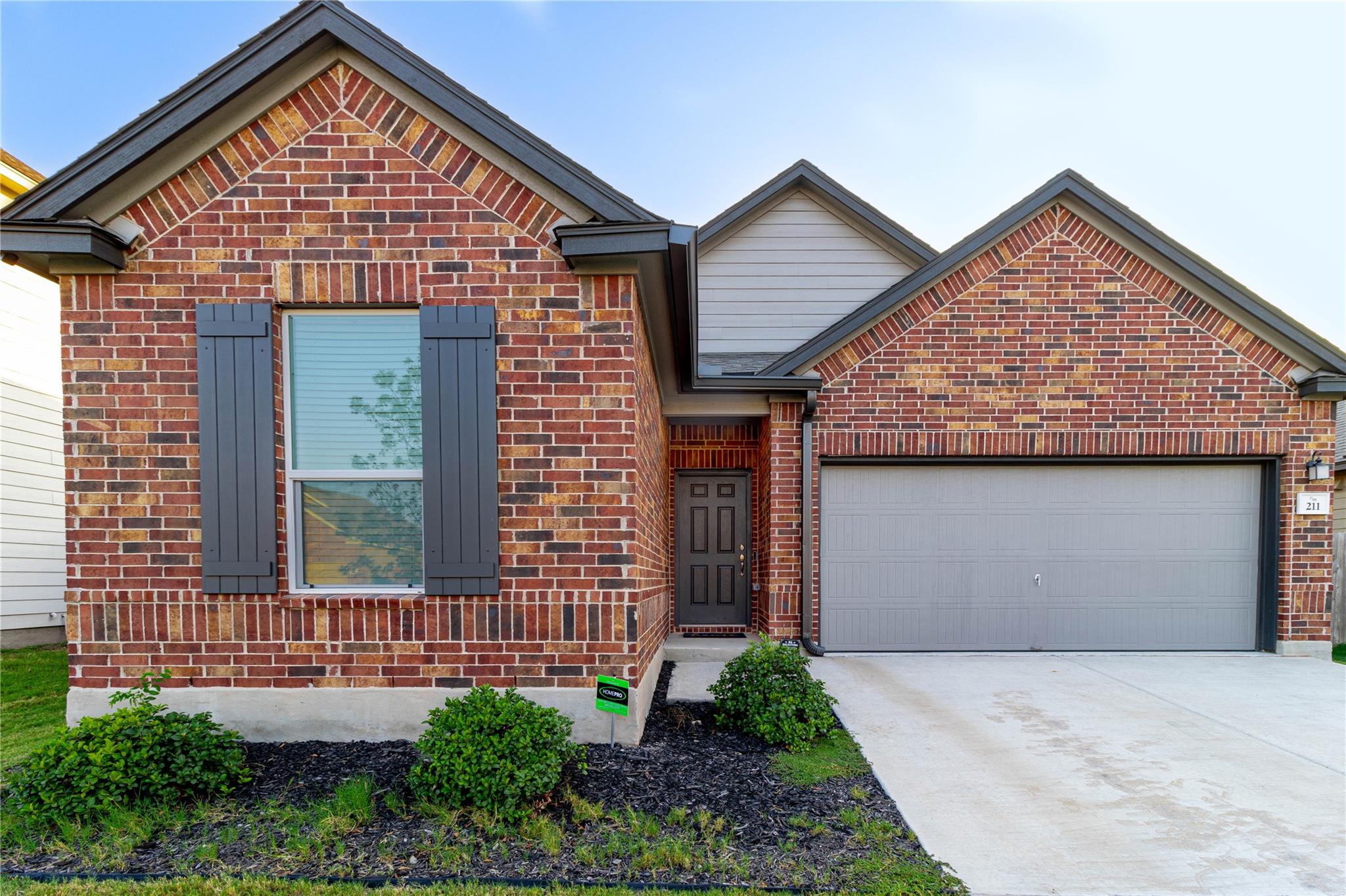 211 Summit, Lockhart, TX 78644 — photo 1