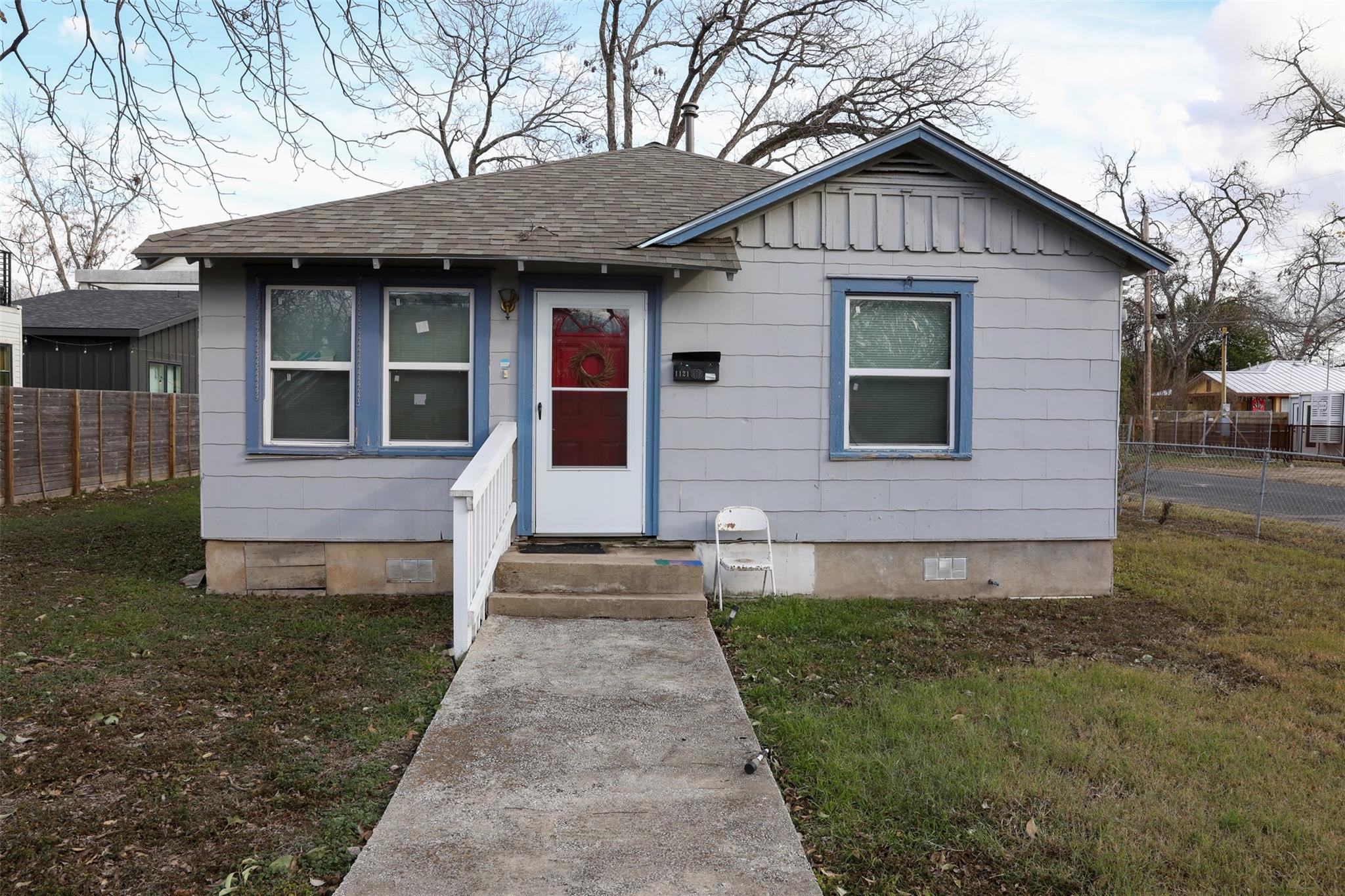 1121 Henninger, Austin, TX 78702 — photo 1