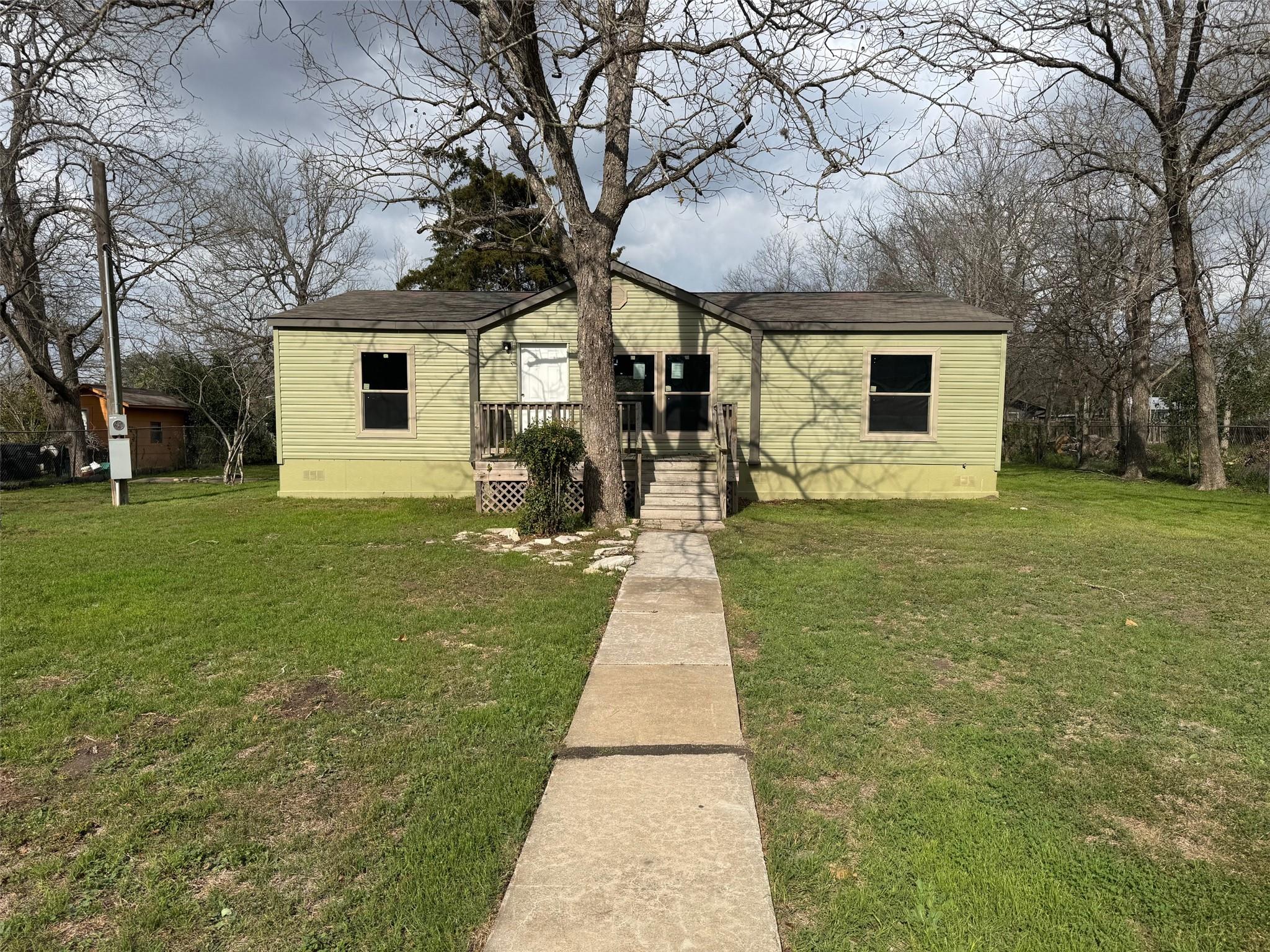118 8th, Flatonia, TX 78941 — photo 1