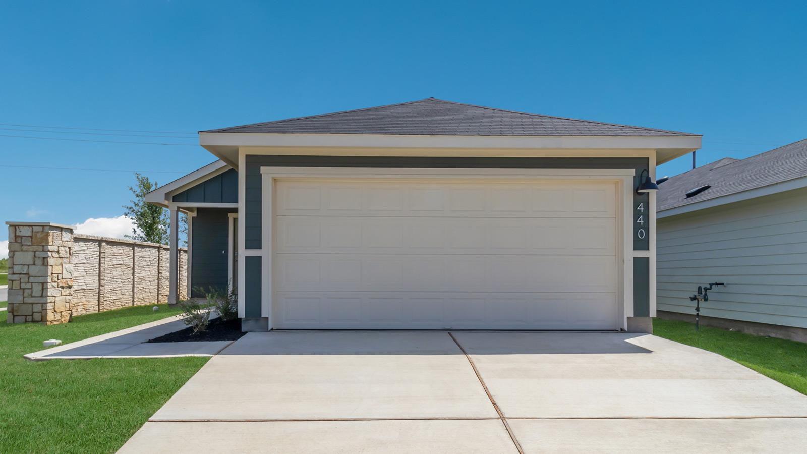 127 Schuenemann, Uhland, TX 78640 — photo 1