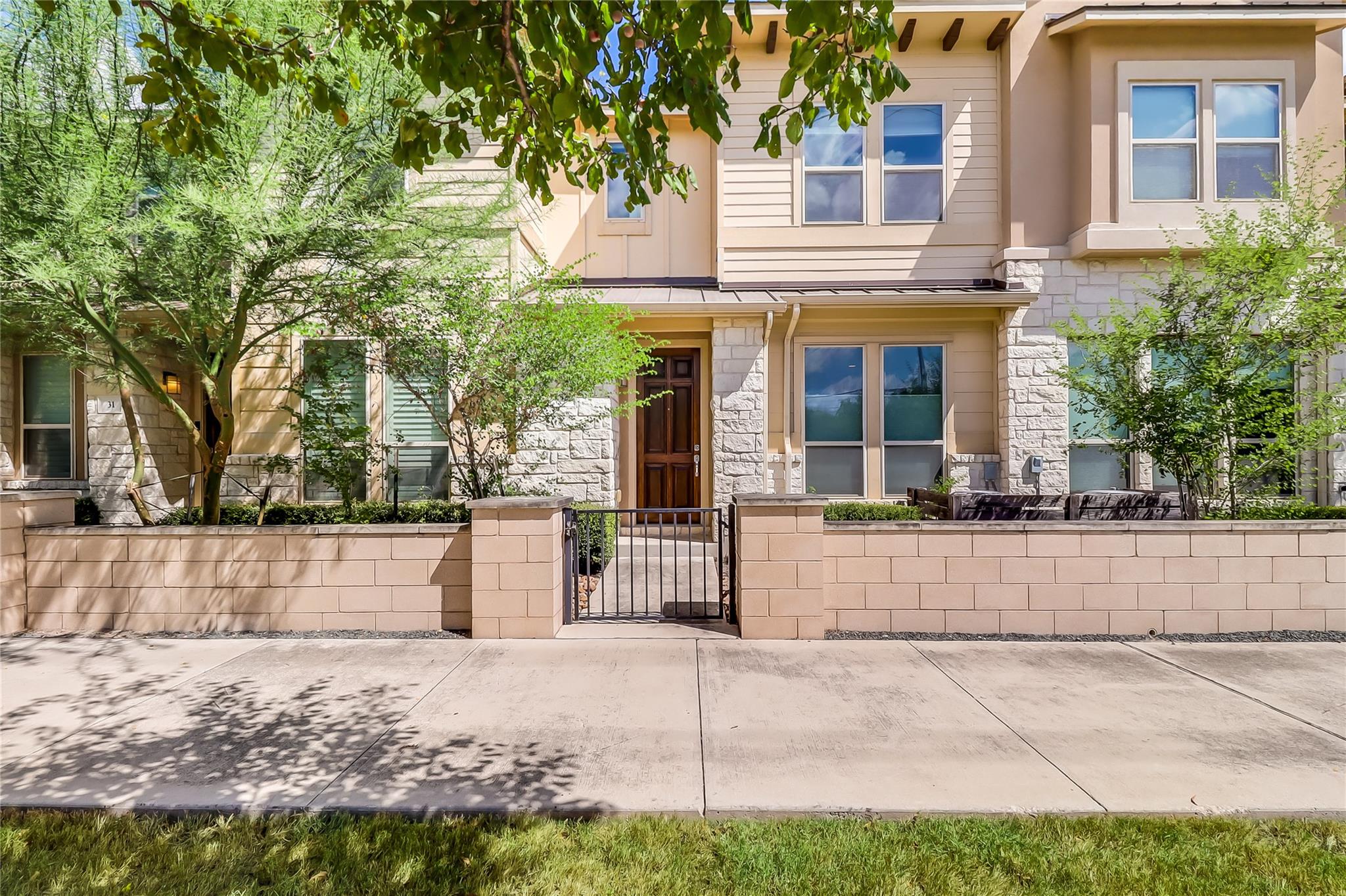 6814 Riverside, Austin, TX 78741 — photo 1