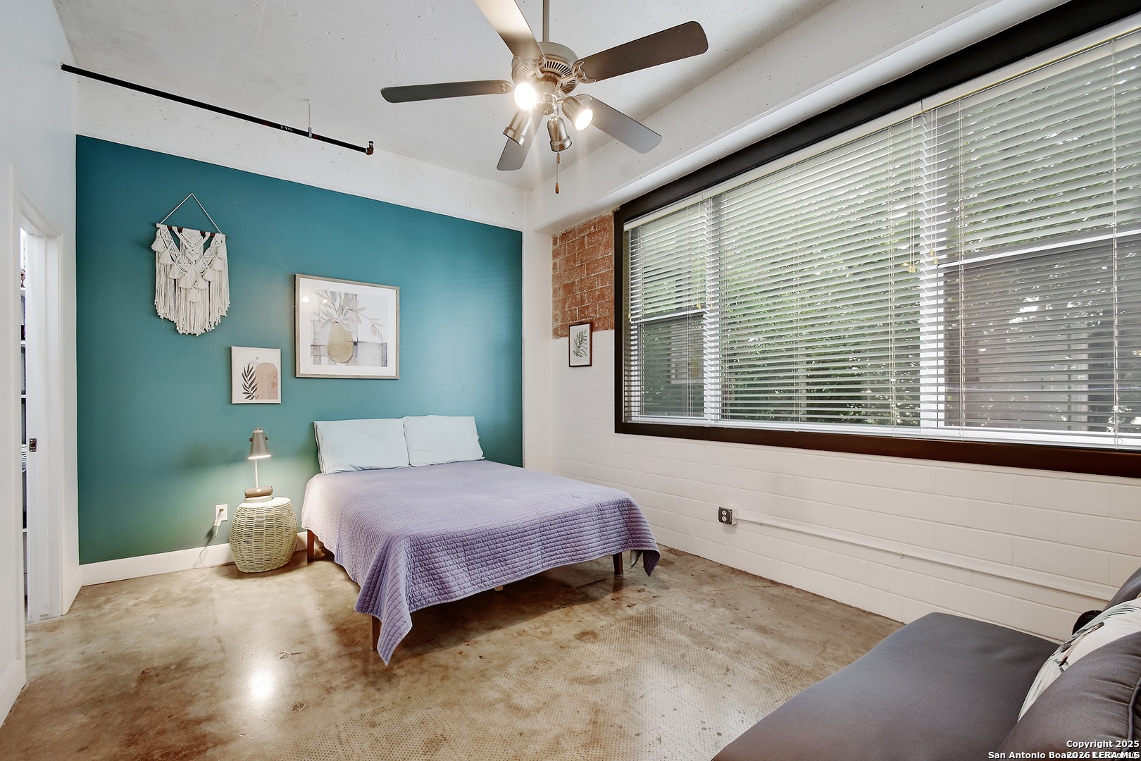 831 Flores, ,  78204 — photo 1