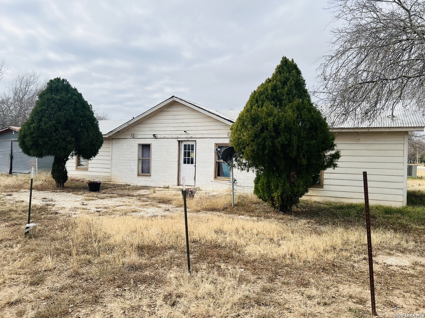 817 El Paso, Sabinal, TX 78801 — photo 1