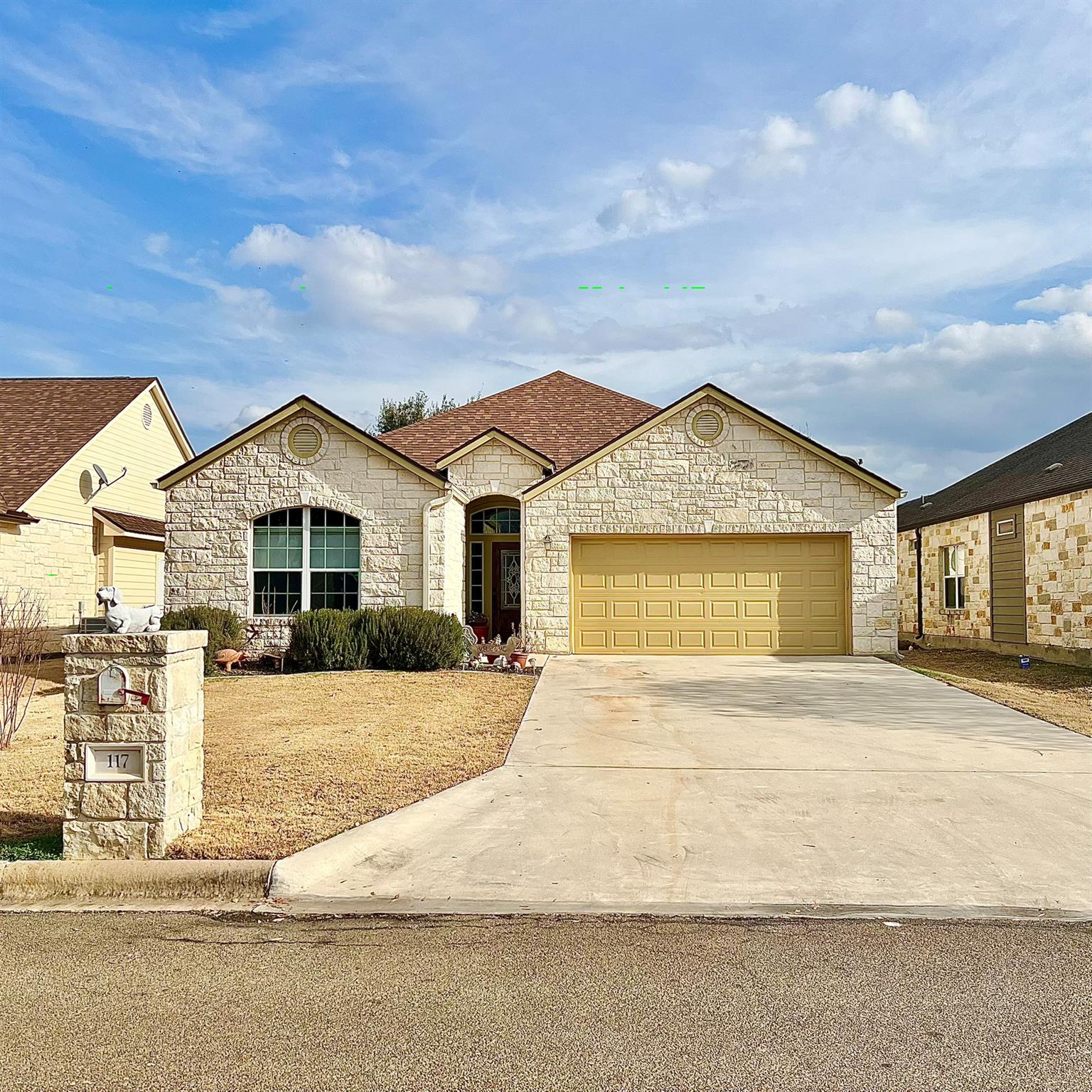 117 Pinehurst, Meadowlakes, TX 78654 — photo 1
