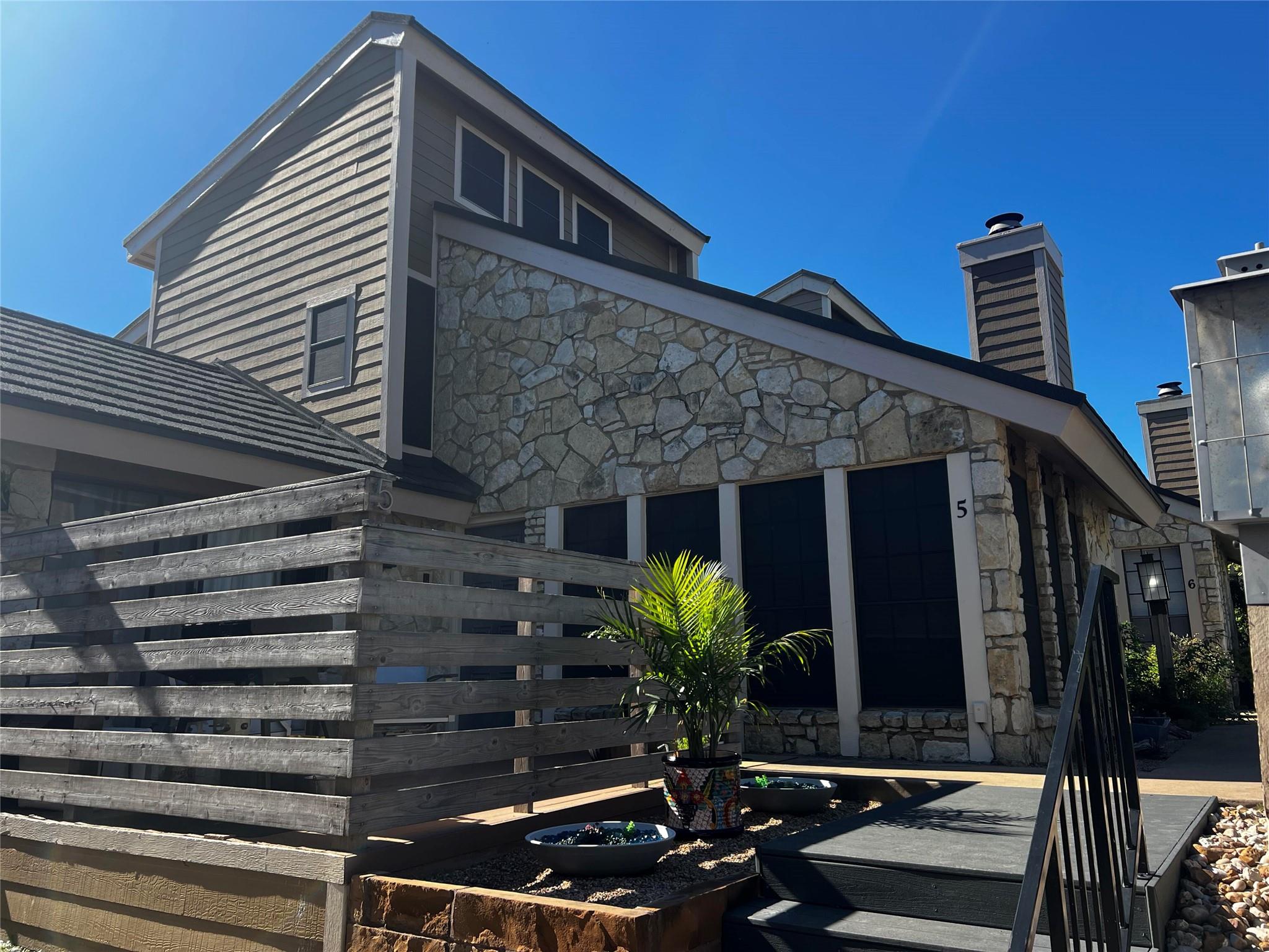 405 Short Circuit, Horseshoe Bay, TX 78657 — photo 1