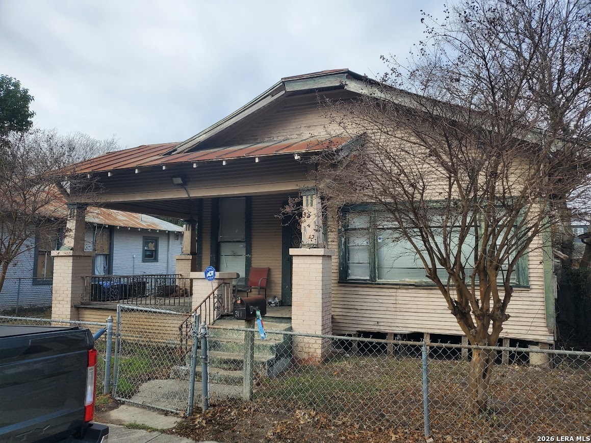 311 S Monumental Street, San Antonio, TX 78203 — photo 1
