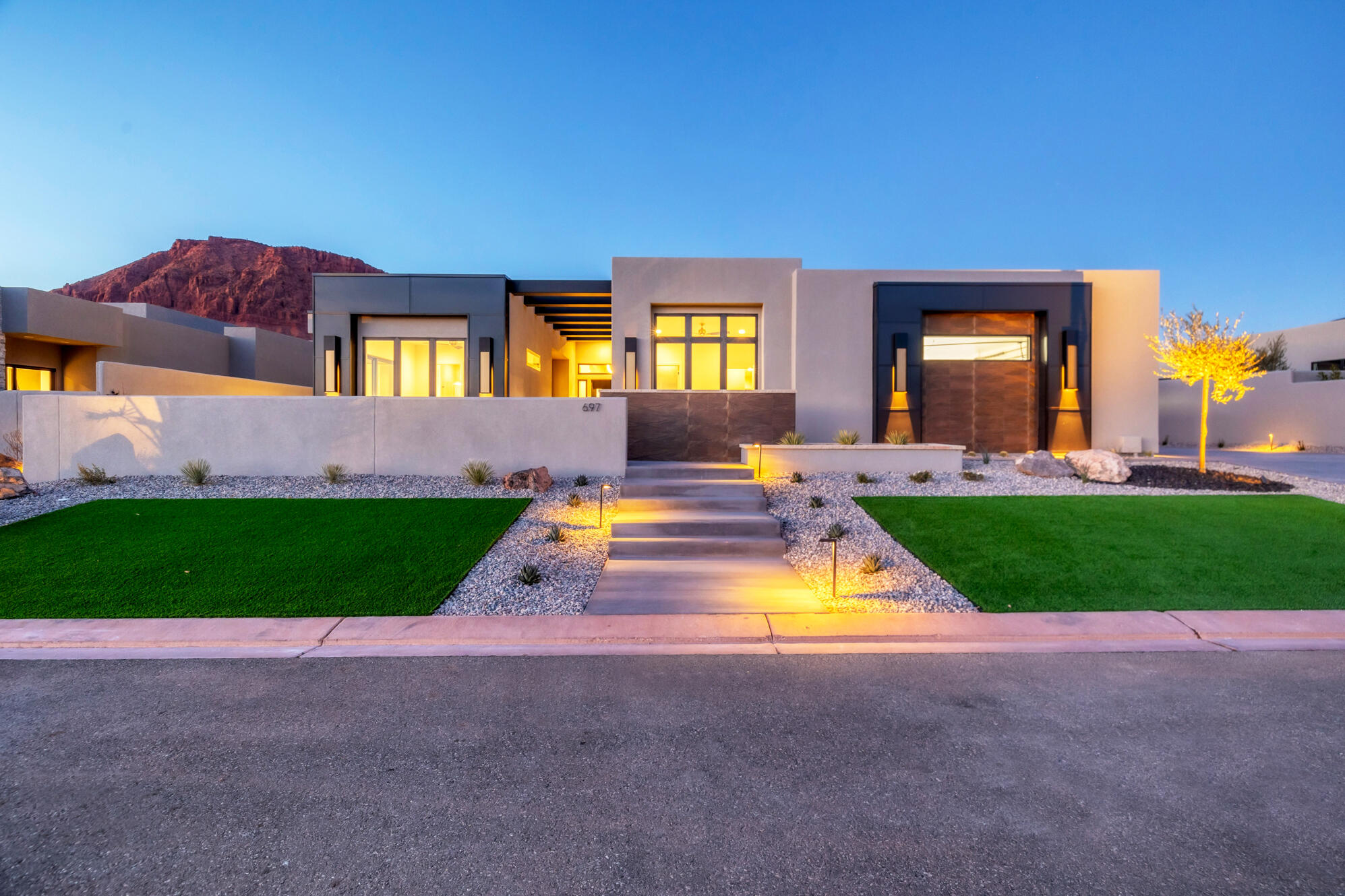 697 E Coral Autumn LN, Ivins, UT 84738 — photo 1