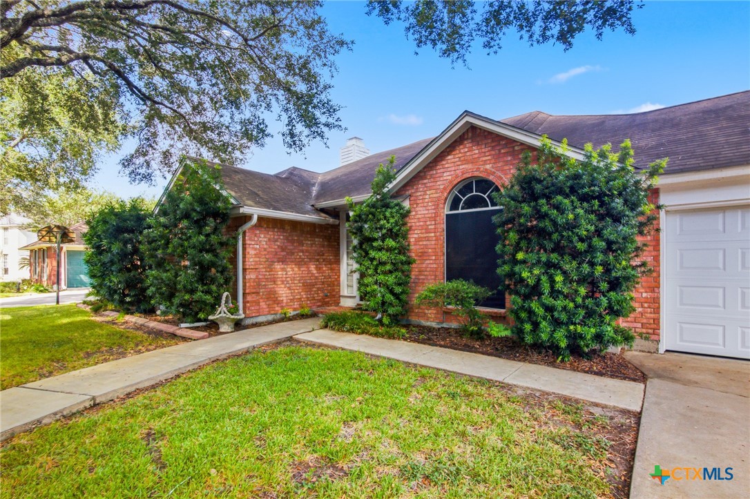 204 Windy Way Drive, Victoria, TX 77904 — photo 1