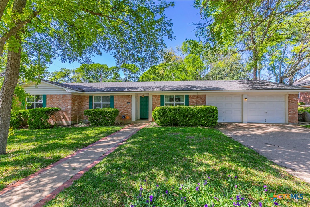 1808 N Beal Street, Belton, TX 76513 — photo 1