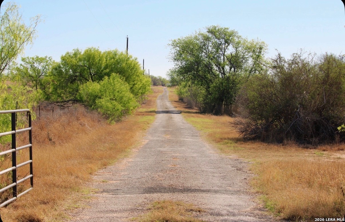 435 County Road 7715, Devine, TX 78016 — photo 1