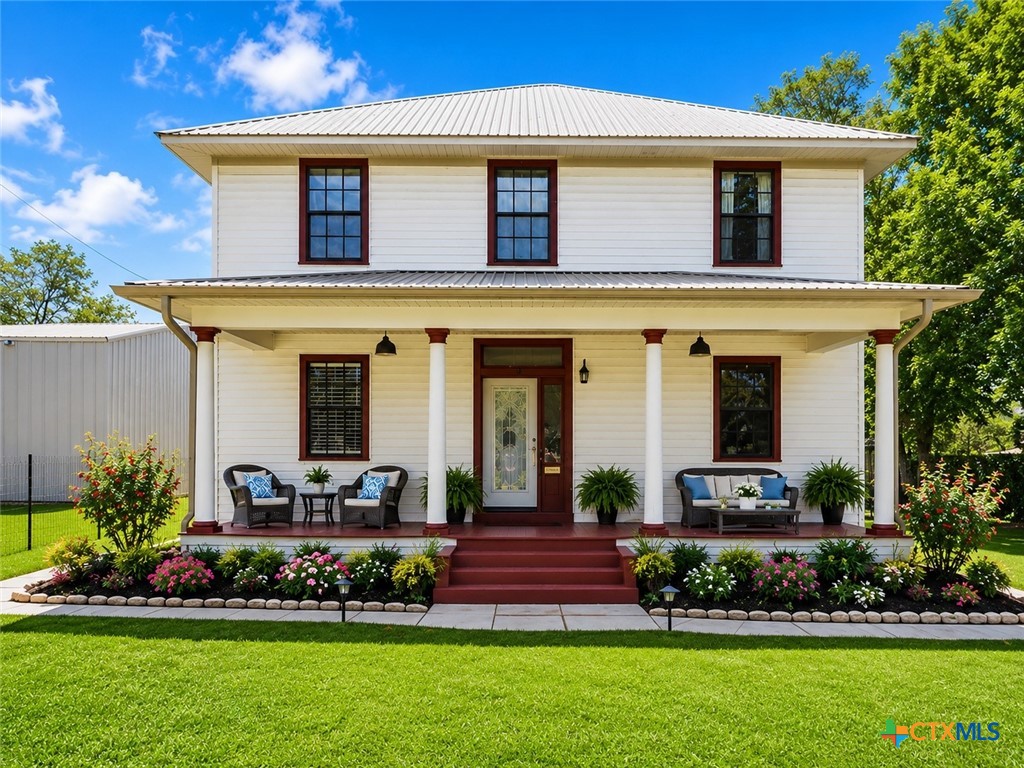 205 Hubbard Street, Yoakum, TX 77995 — photo 1