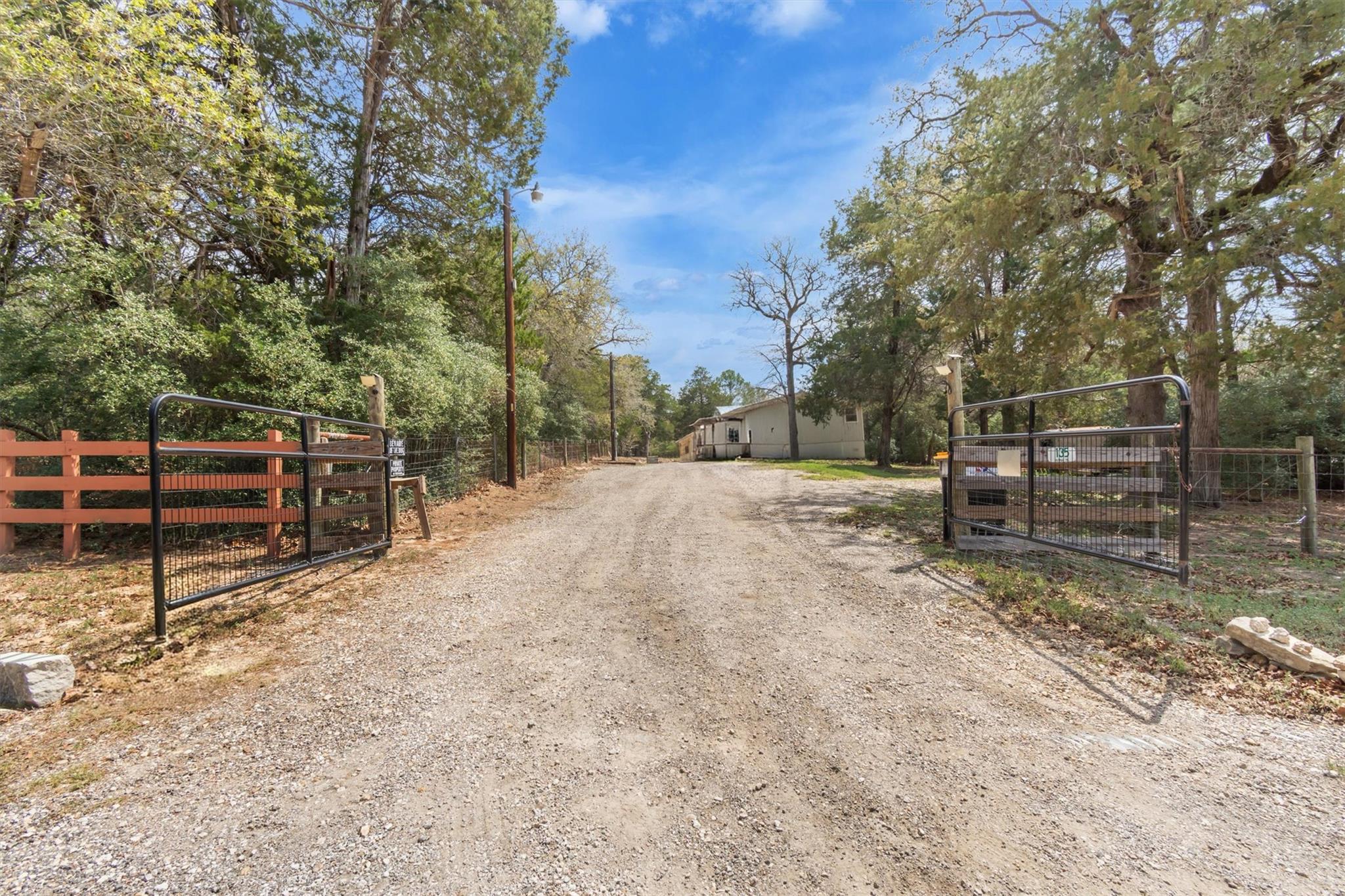 135 Huskey, Paige, TX 78659 — photo 1