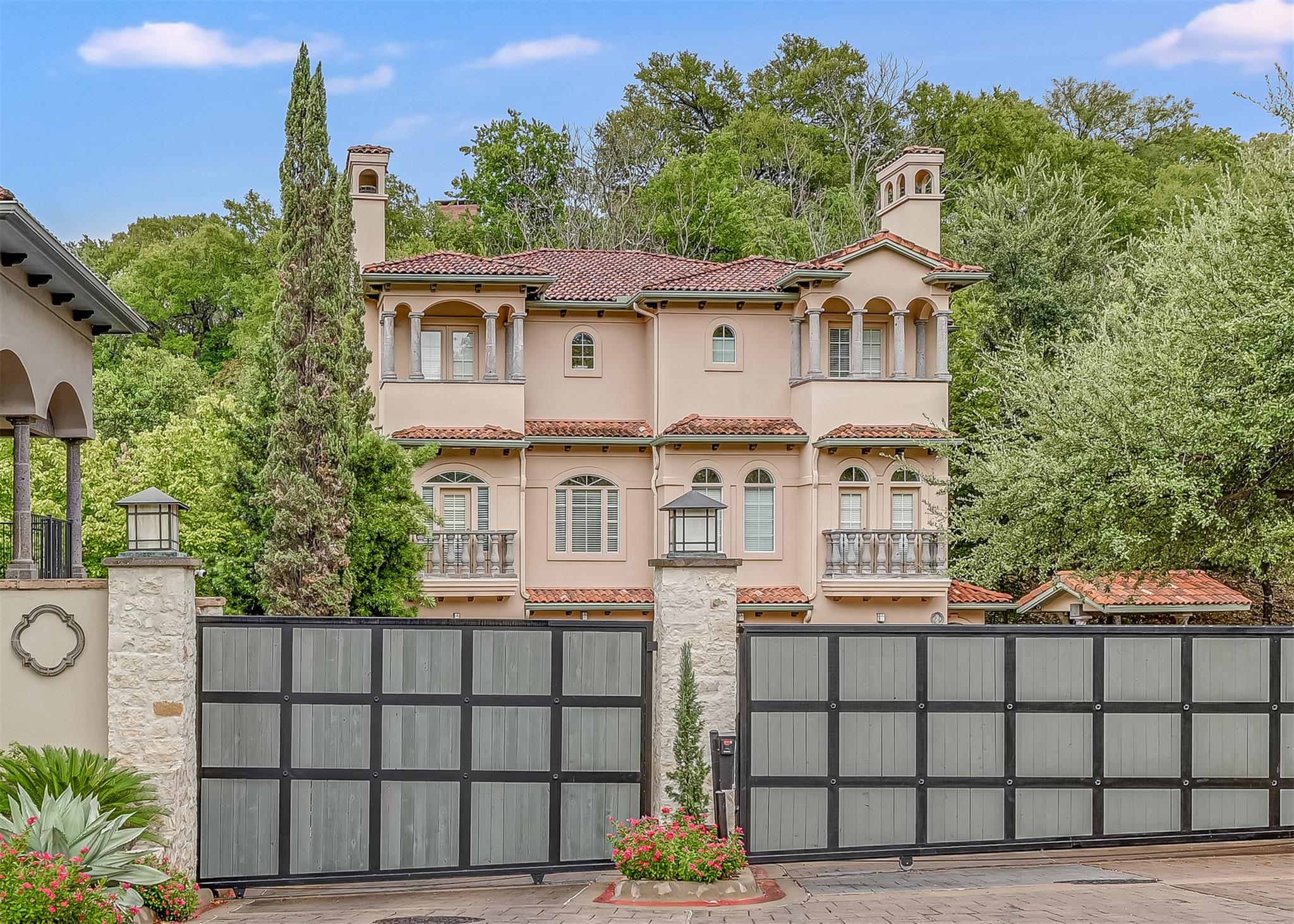 1529 Barton Springs, Austin, TX 78704 — photo 1