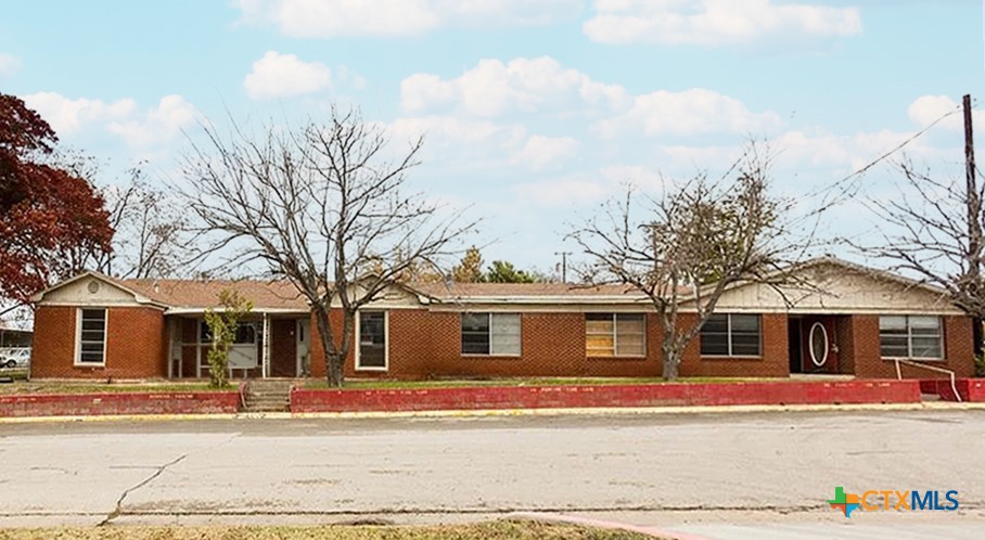 111 S 33rd Street, Temple, TX 76504 — photo 1