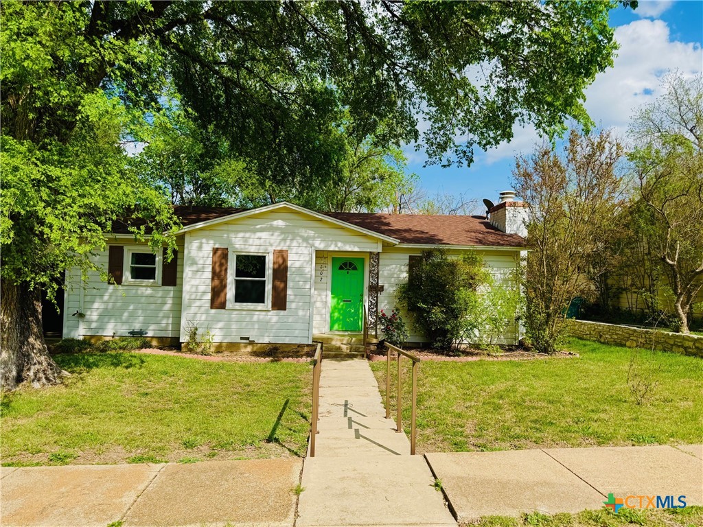 302 N 28th Street, Gatesville, TX 76528 — photo 1