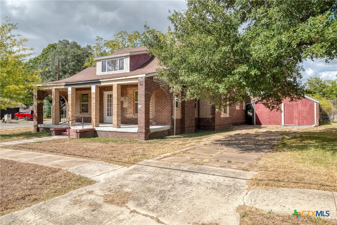 116 S Cypress Avenue, Luling, TX 78648 — photo 1
