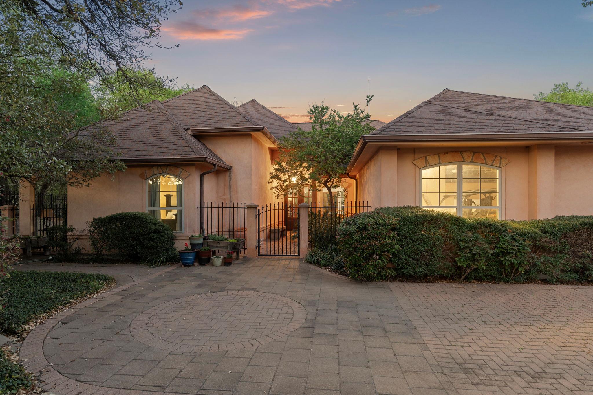 200 Red Bird, Kingsbury, TX 78638 — photo 1