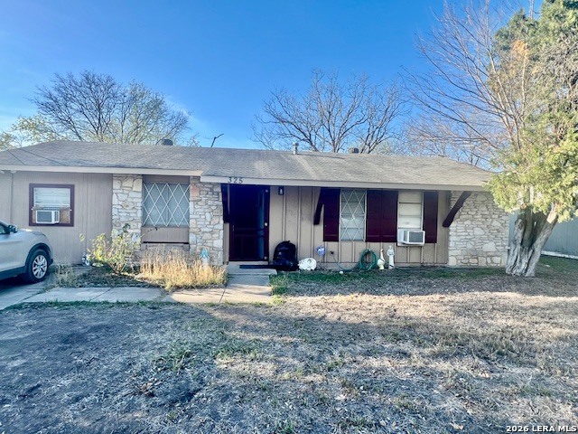 325 Lindbergh, , 78148 — photo 1