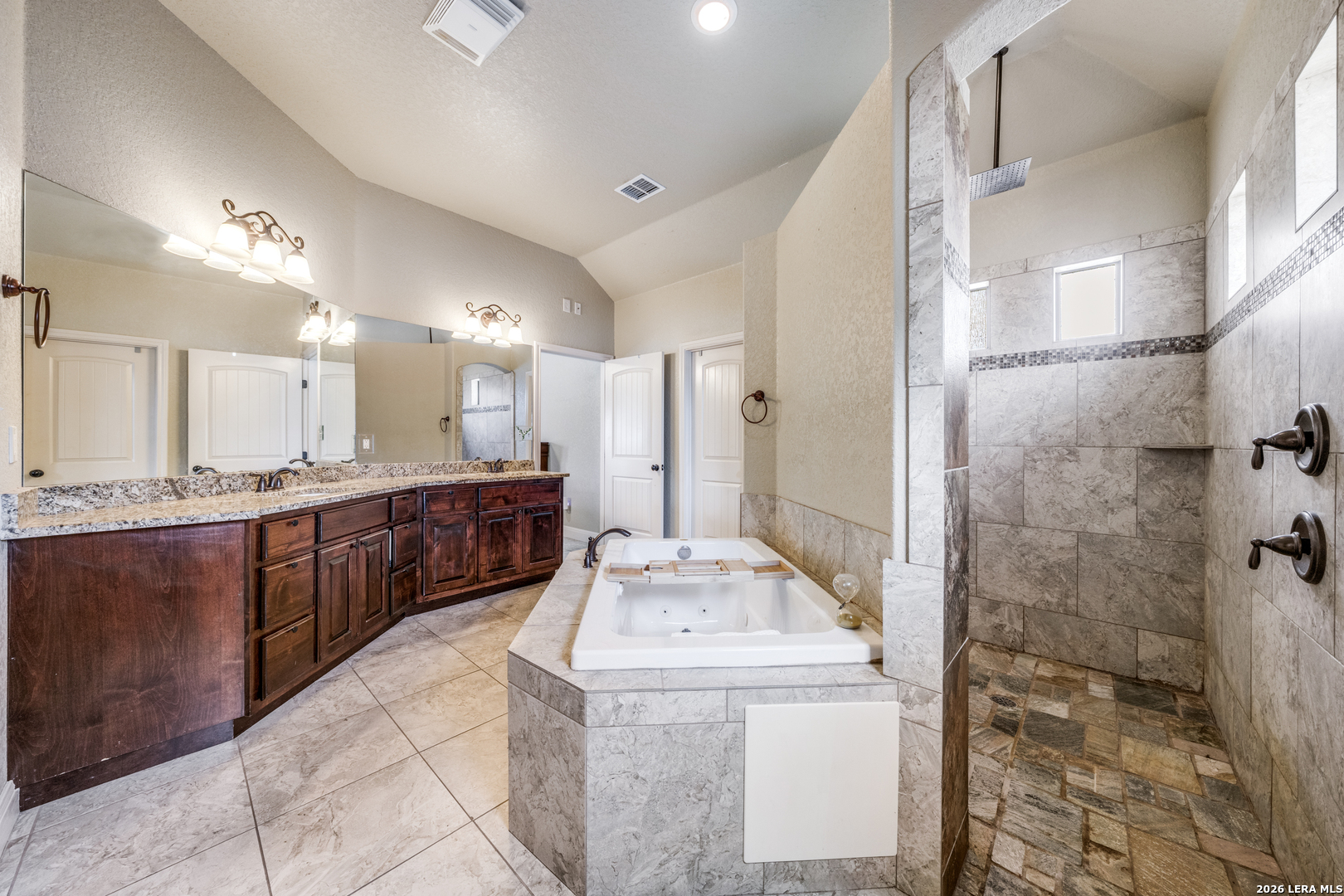 112 Abrego Crossing, ,  78114 — photo 1