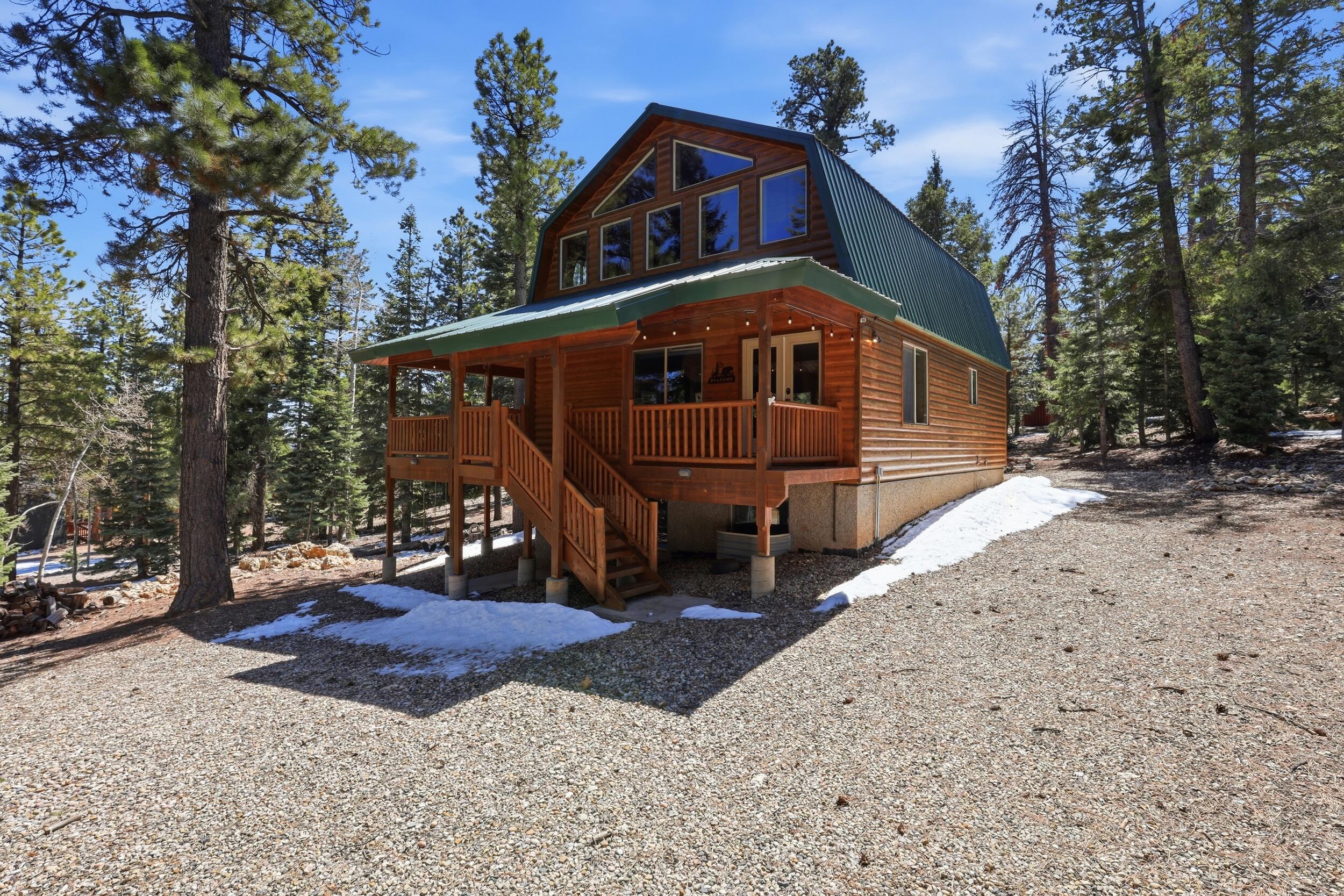 690 Whispering Pines DR