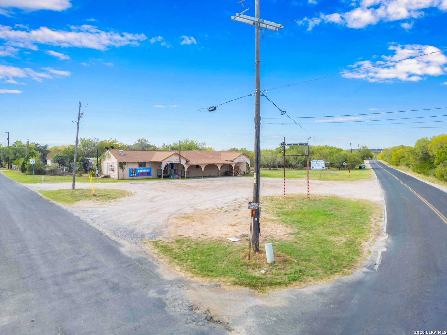 13585 Luckey Rd, Atascosa, TX 78002 — photo 1