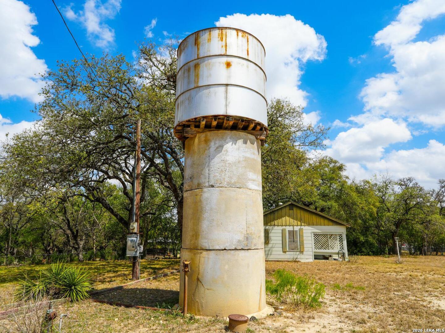 137 Kitty Hawk, Universal City, TX 78148 — photo 1