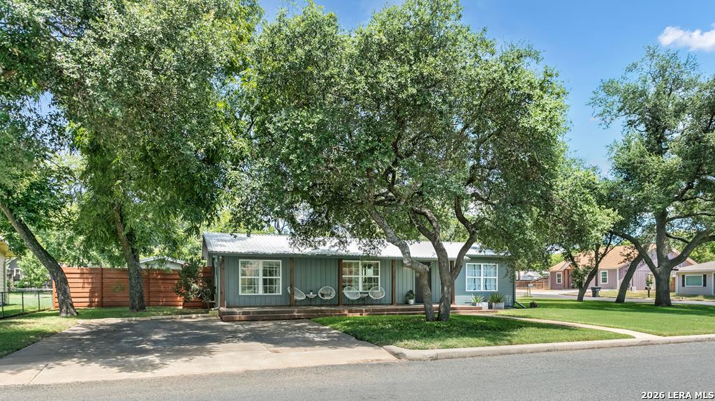 912 Apple, Fredericksburg, TX 78624 — photo 1