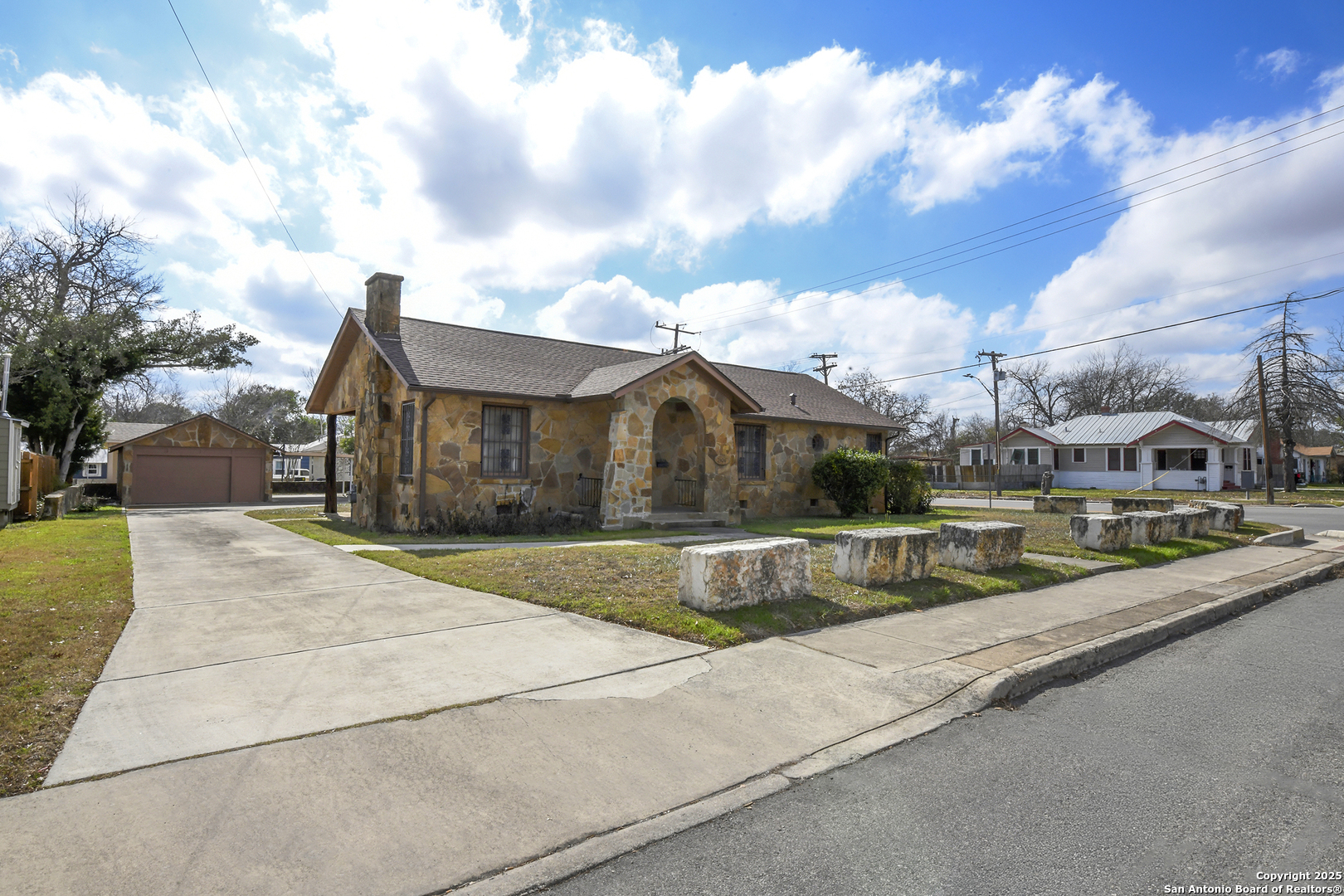 2106 STEVES AVE, San Antonio, TX 78210 — photo 1