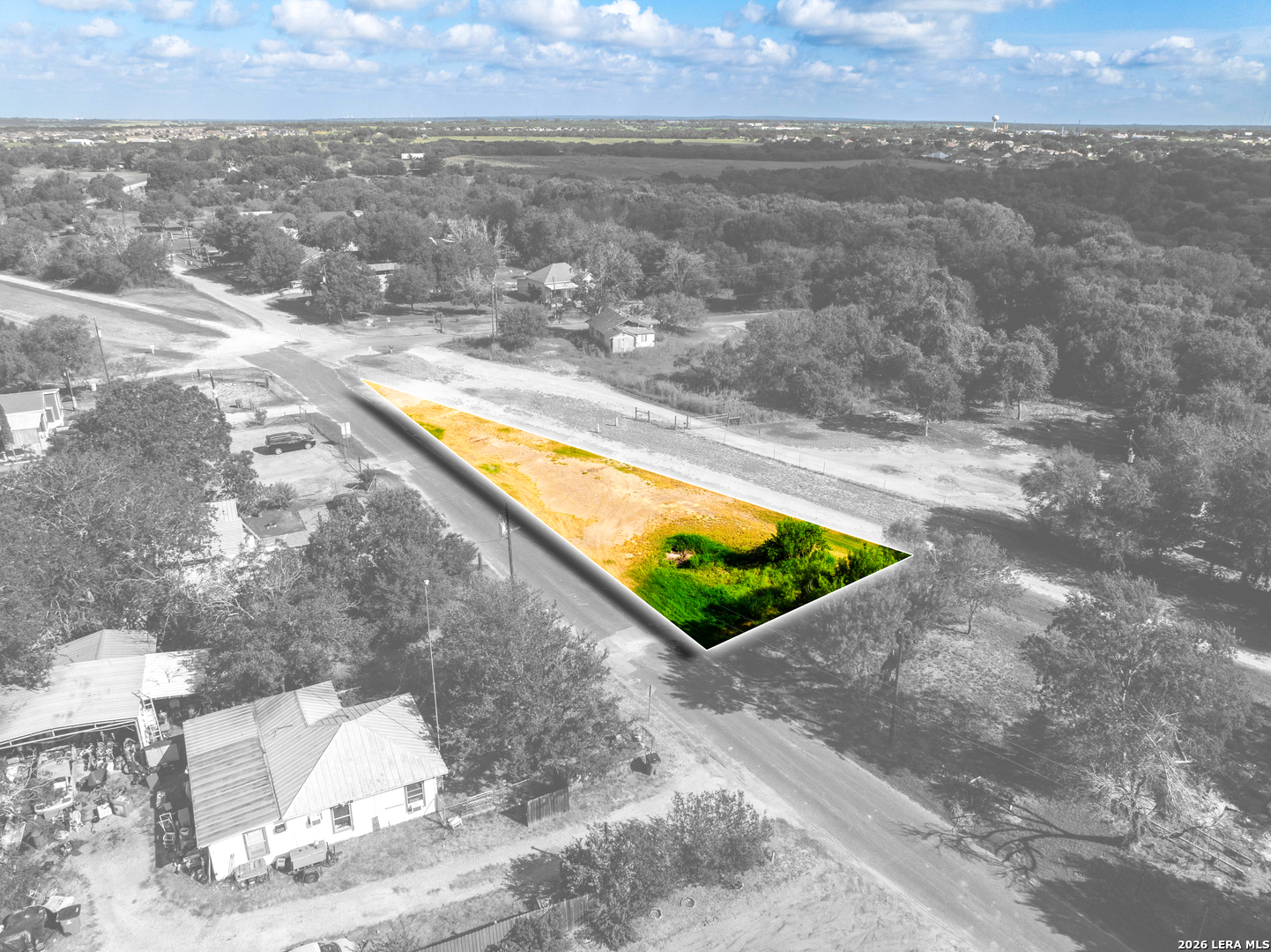 710 GOLIAD RD, Floresville, TX 78114 — photo 1