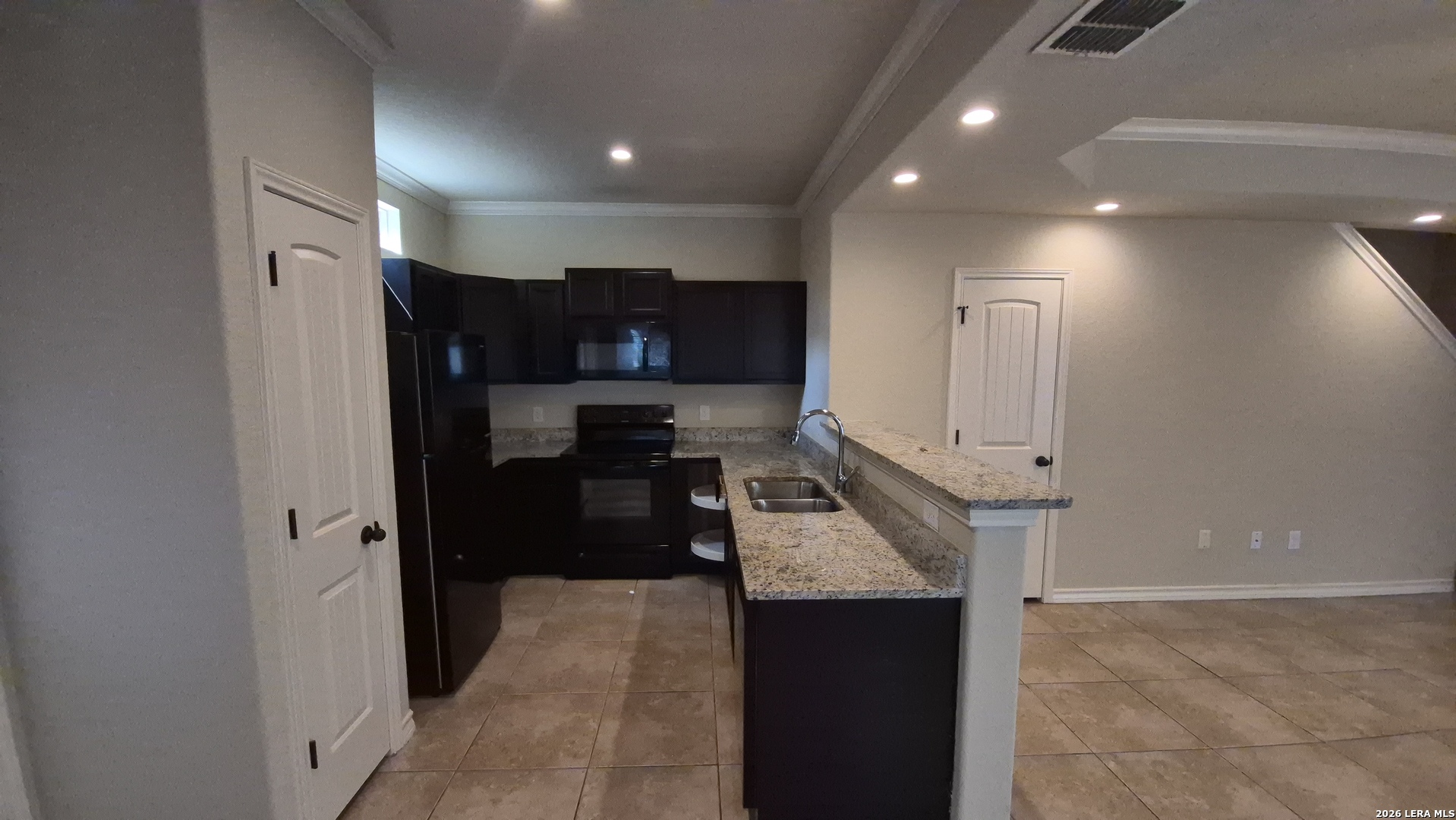 6866 Lakeview Dr, ,  78244 — photo 1