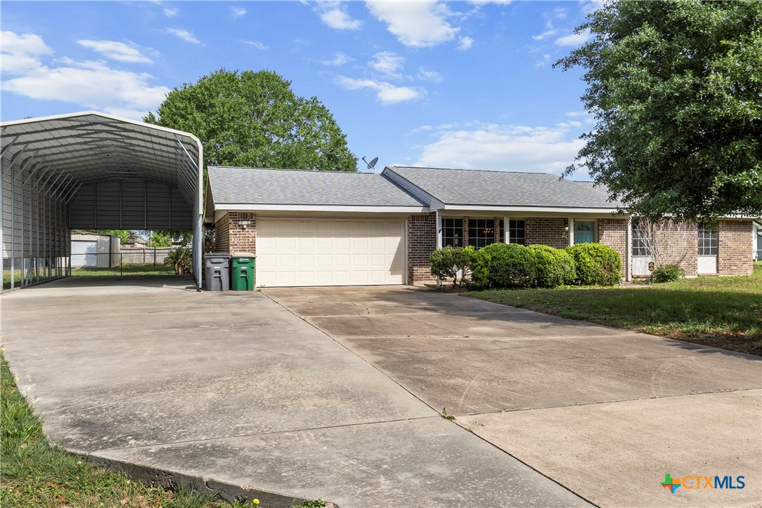 204 Berwick Street, Victoria, TX 77904 — photo 1