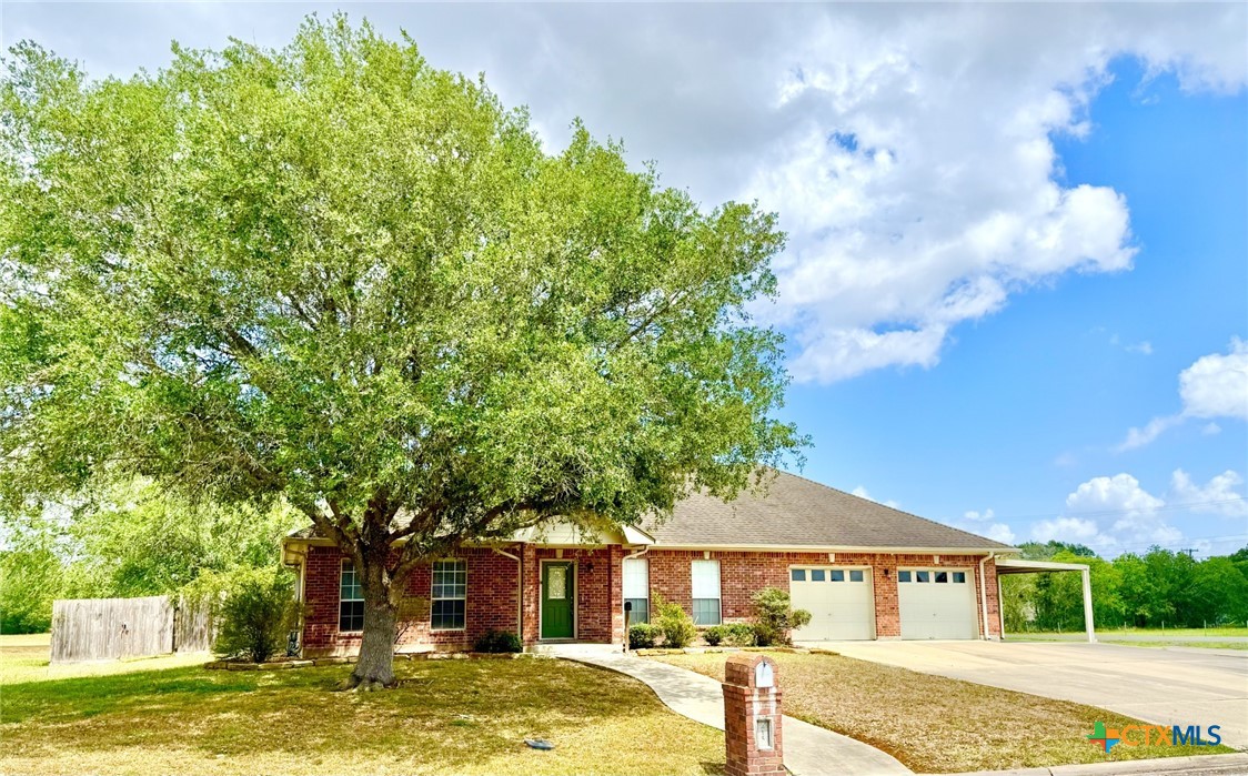 415 S Trinity Street, Edna, TX 77957 — photo 1