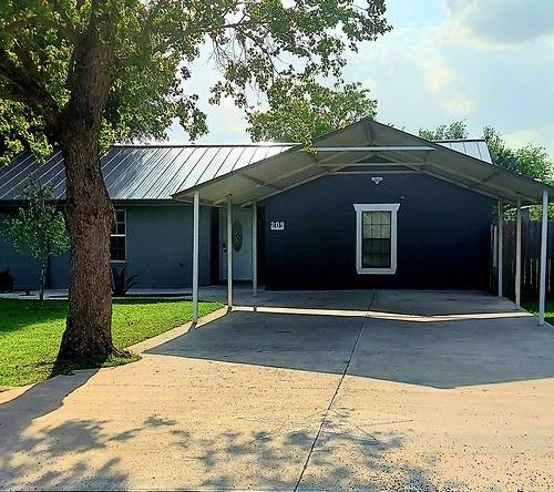 209  Green Pasture None, Hutto, TX 78634 — photo 1