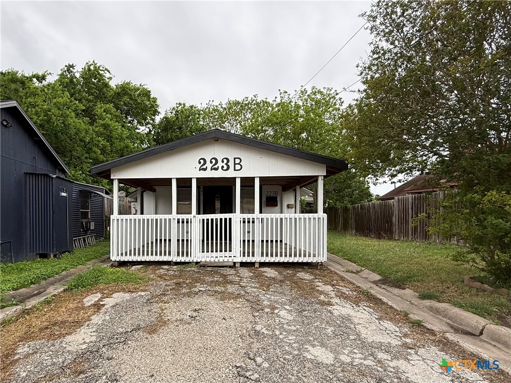 223 N Benavides Street B, Port Lavaca, TX 77979 — photo 1