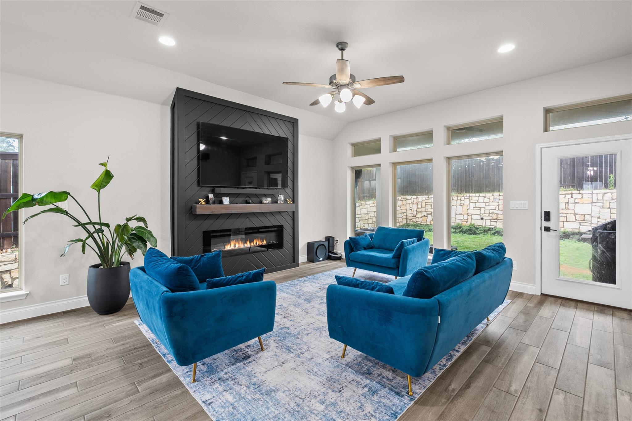 341 Pisa, Georgetown, TX 78628 — photo 1