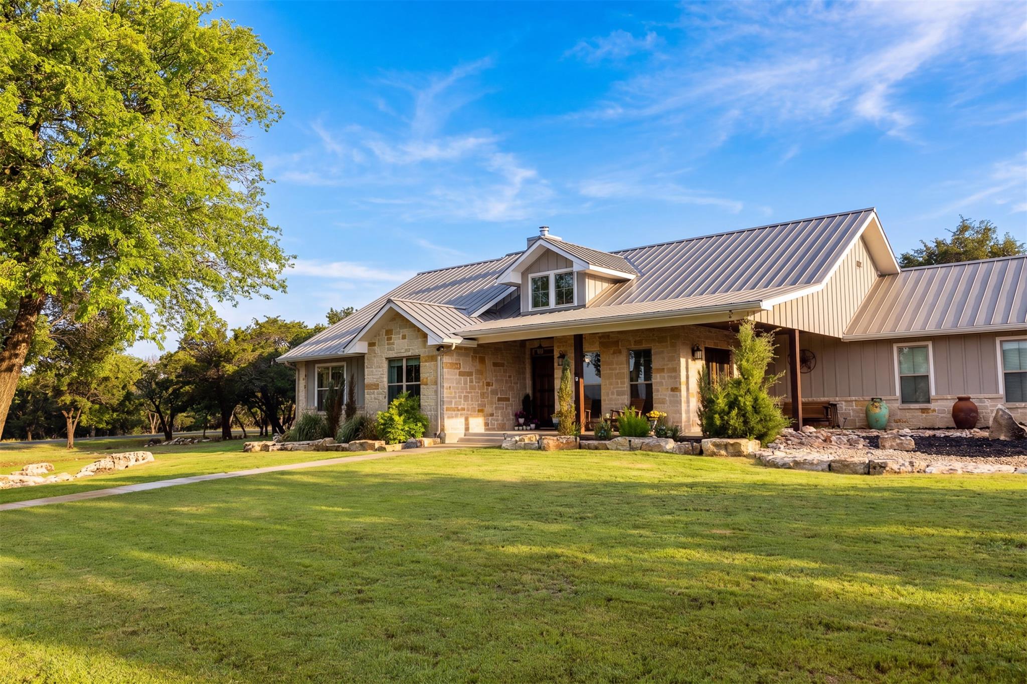 522 San Juan, Kerrville, TX 78028 — photo 1