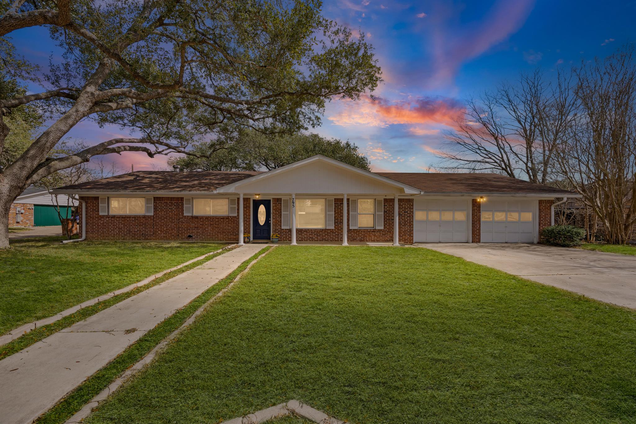 795 Vogel, Lockhart, TX 78644 — photo 1