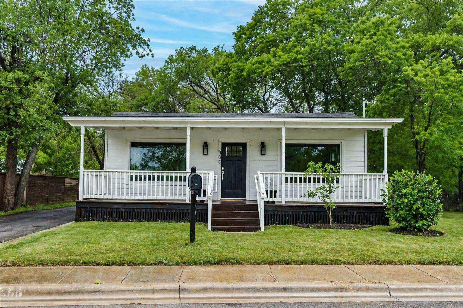 306 Juarez, San Marcos, TX 78666 — photo 1
