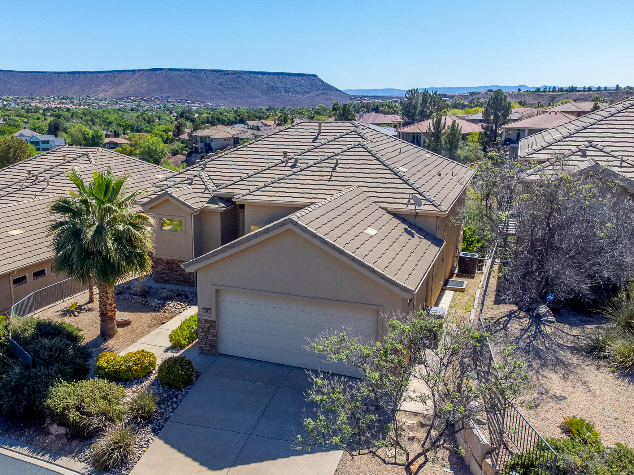 221 Emeraud DR 11