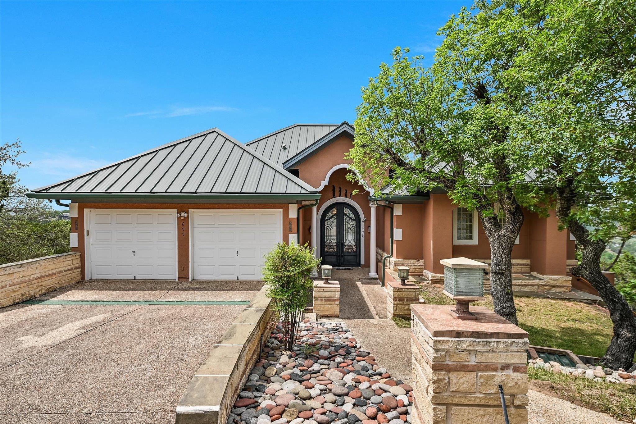 695 Sunset Dr, Wimberley, TX 78676 — photo 1
