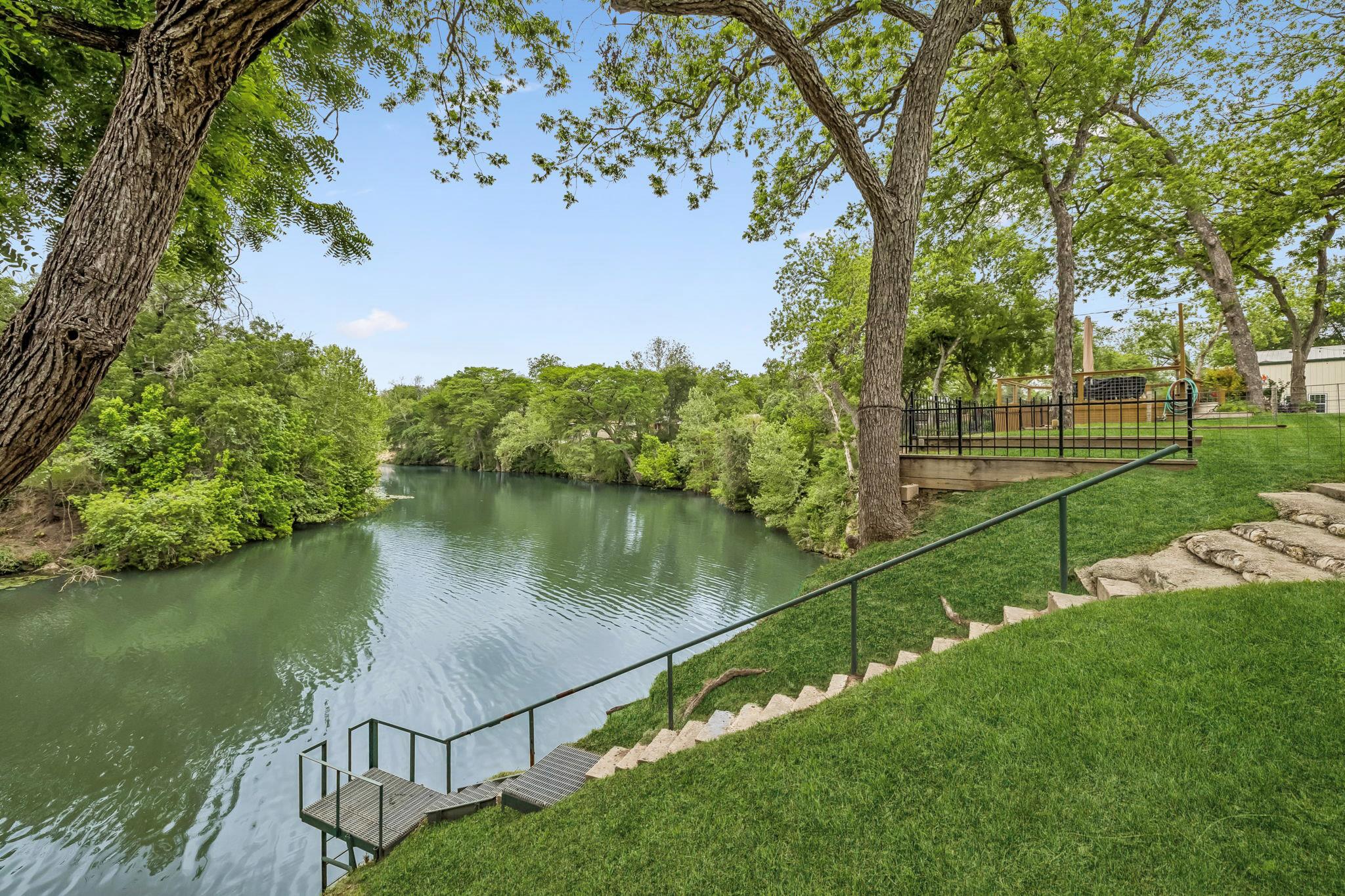 900 Boenig St, Seguin, TX 78155 — photo 1