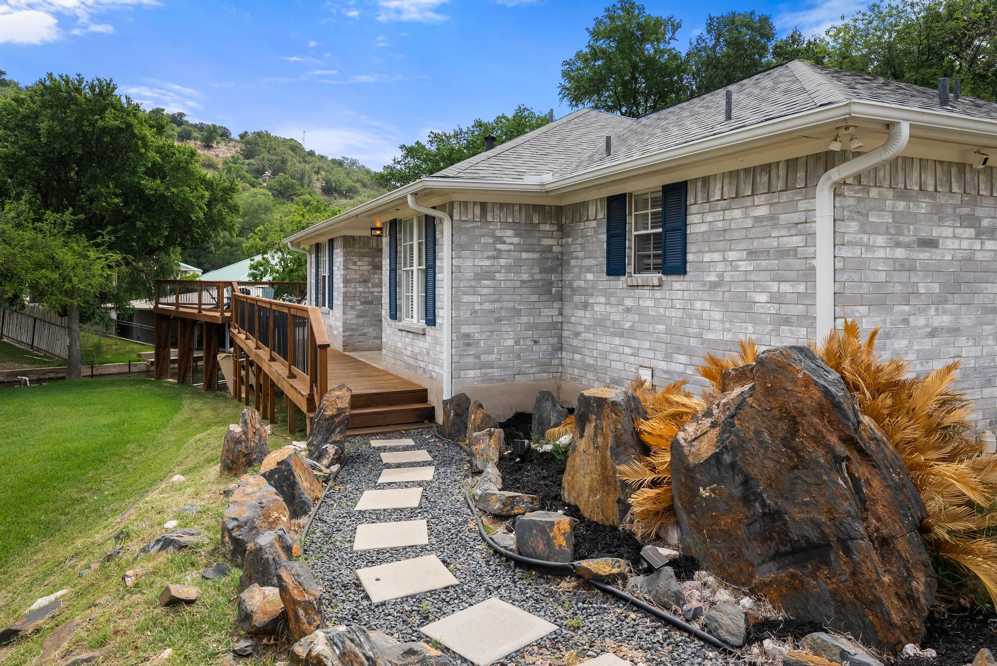 305 Mountain View, Sunrise Beach, TX 78643 — photo 1