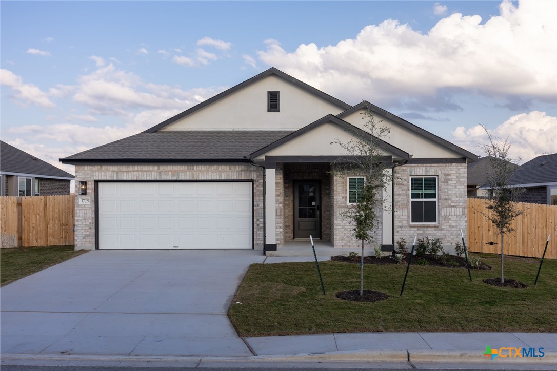 3725 Pin Oak Hills, Seguin, TX 78155 — photo 1